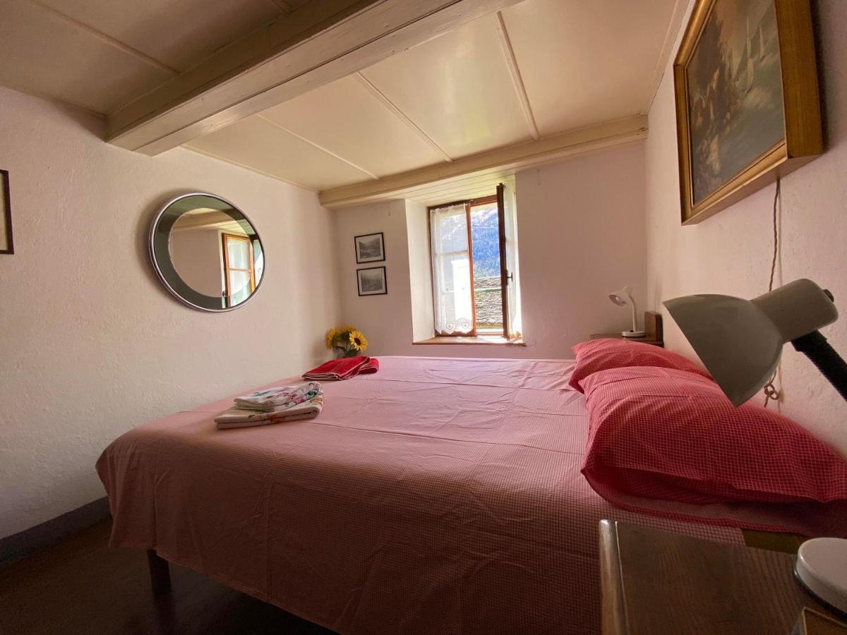 La Casa Di Sissy Apartment Trasquera Bagian luar foto